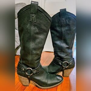 Frye Taylor Harness Black Leather Western Style Boots With Metal Accent Size 8.5